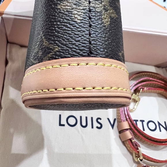 Louis Vuitton Fold Me Pouch - Picture 6 of 16